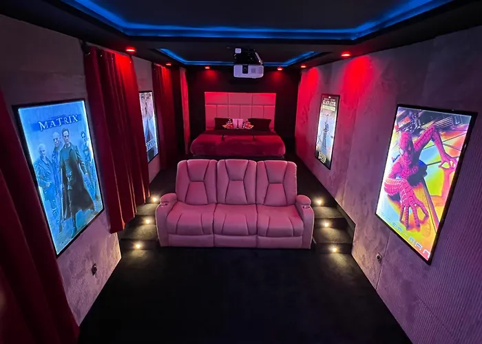 Cinema & Jacuzzi アパート *