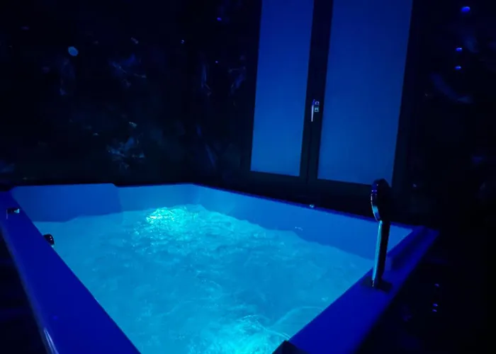 Cinema & Jacuzzi アパート ヴィエンヌ
